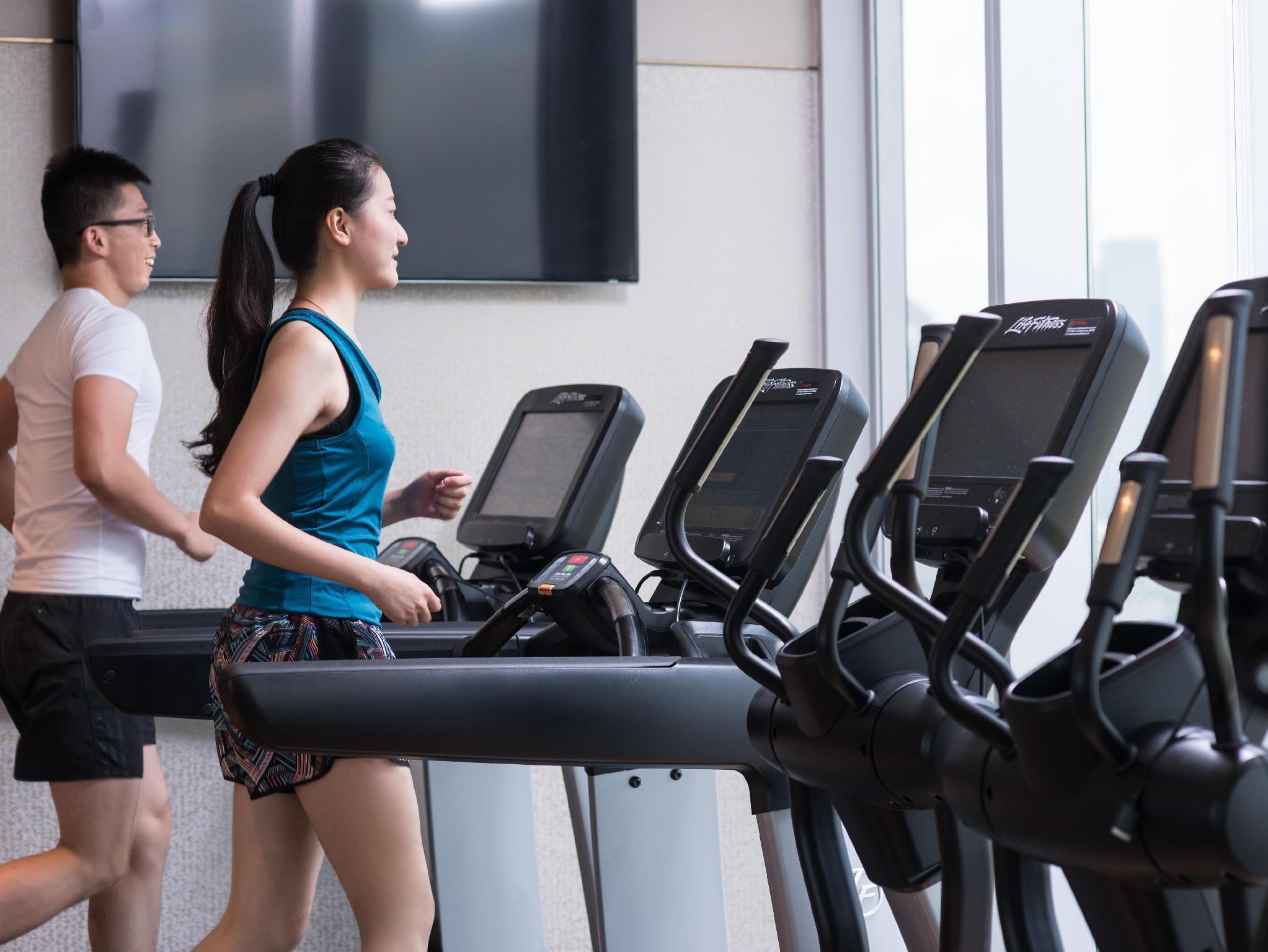 Hotel Crowne Plaza Macau By Ihg Exterior foto A treadmill