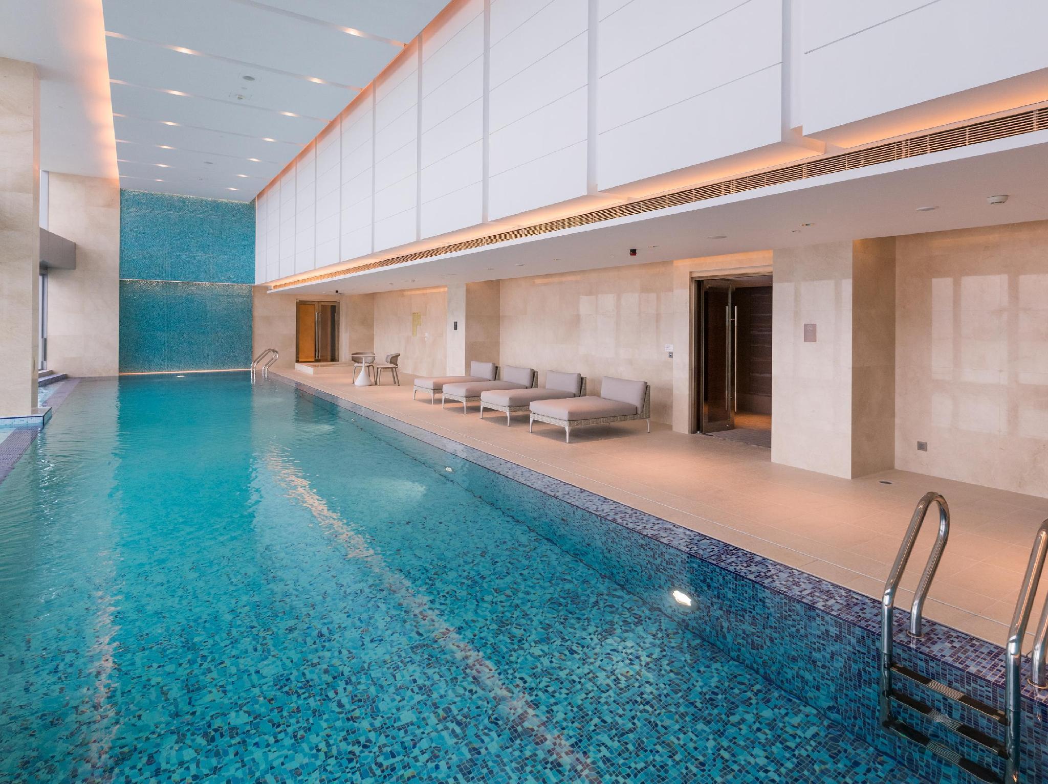 Hotel Crowne Plaza Macau By Ihg Exterior foto The swimming pool at The Hari