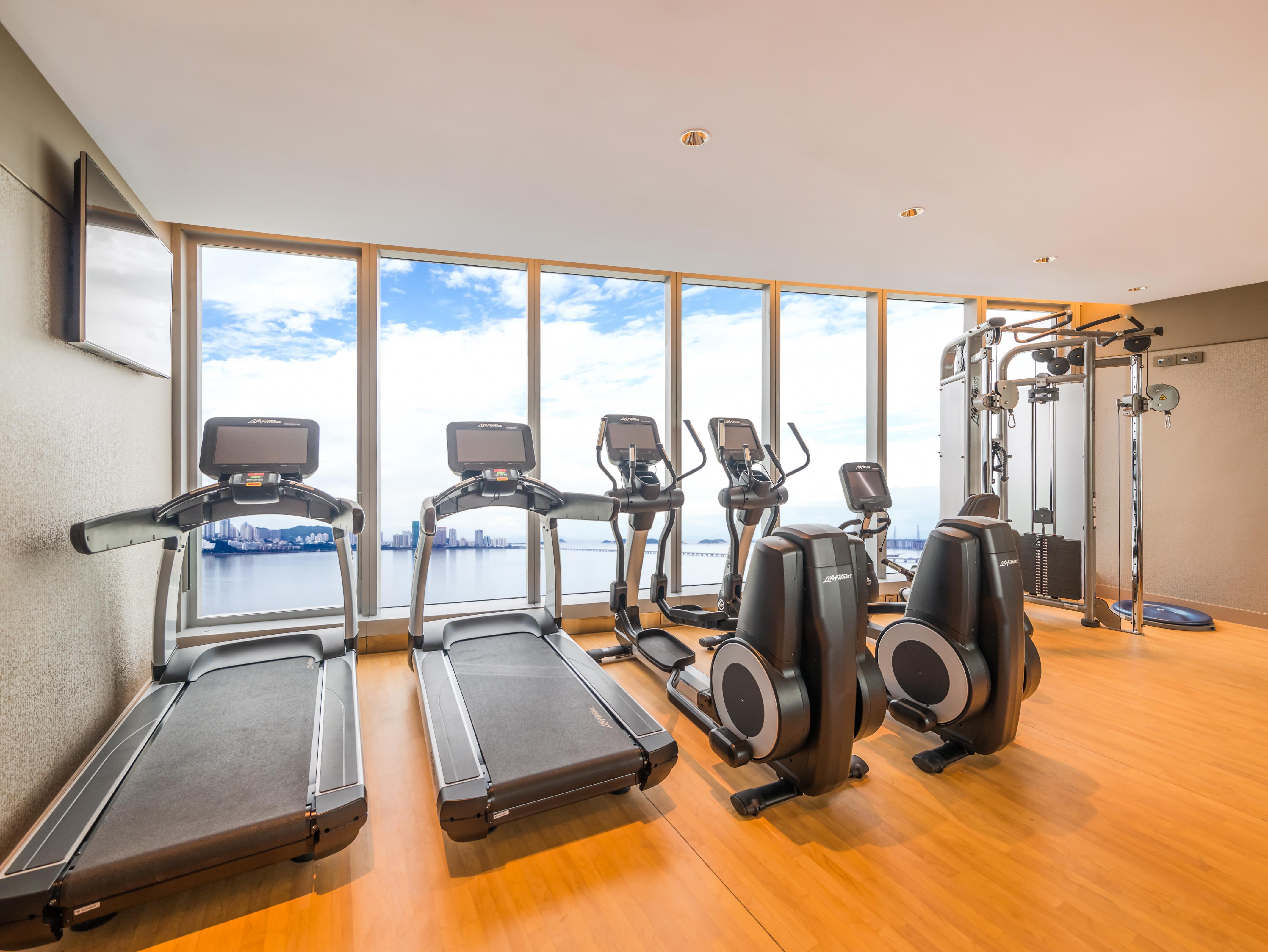 Hotel Crowne Plaza Macau By Ihg Exterior foto The gym at the hotel
