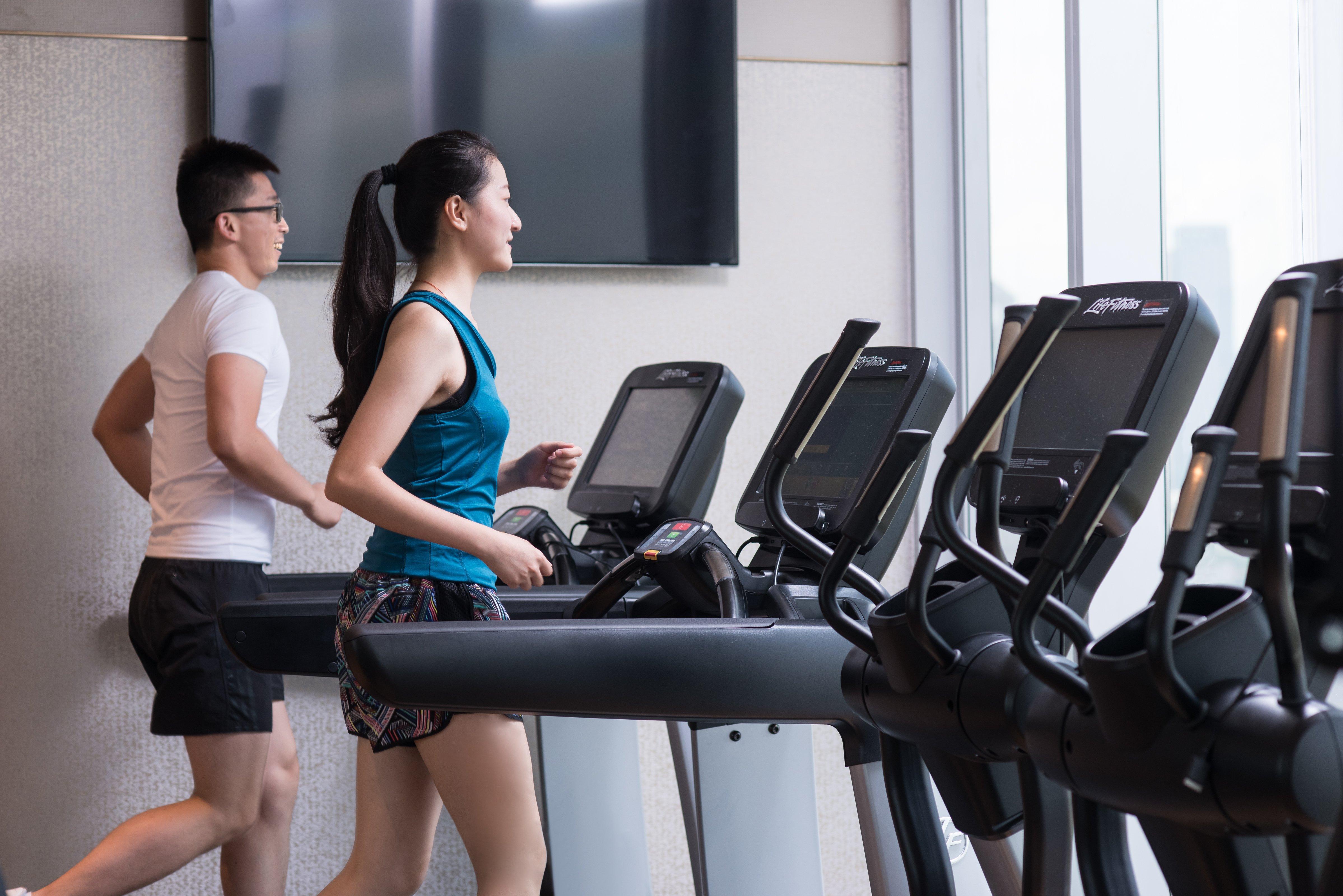 Hotel Crowne Plaza Macau By Ihg Exterior foto People running on treadmills