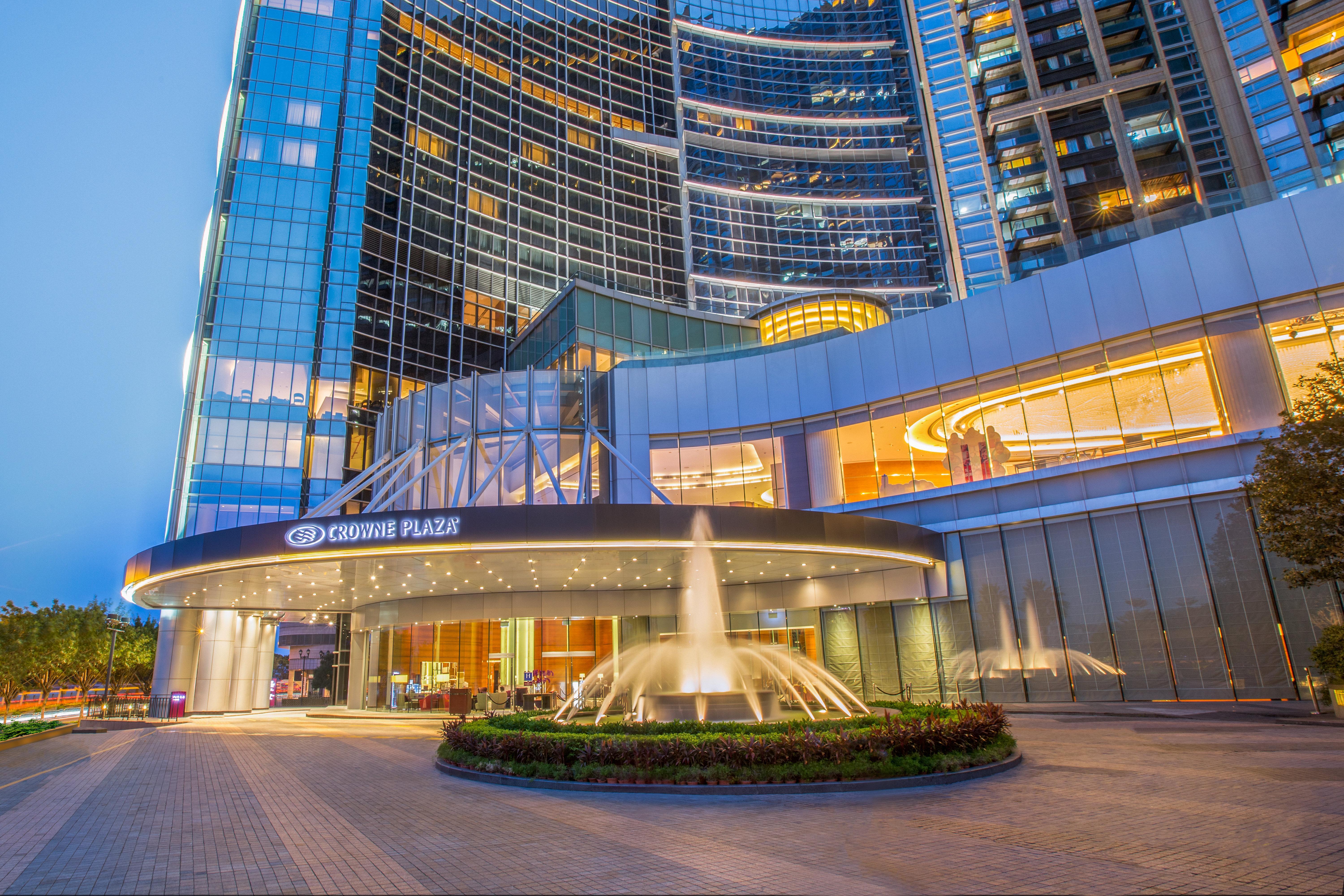 Hotel Crowne Plaza Macau By Ihg Exterior foto The entrance of the hotel
