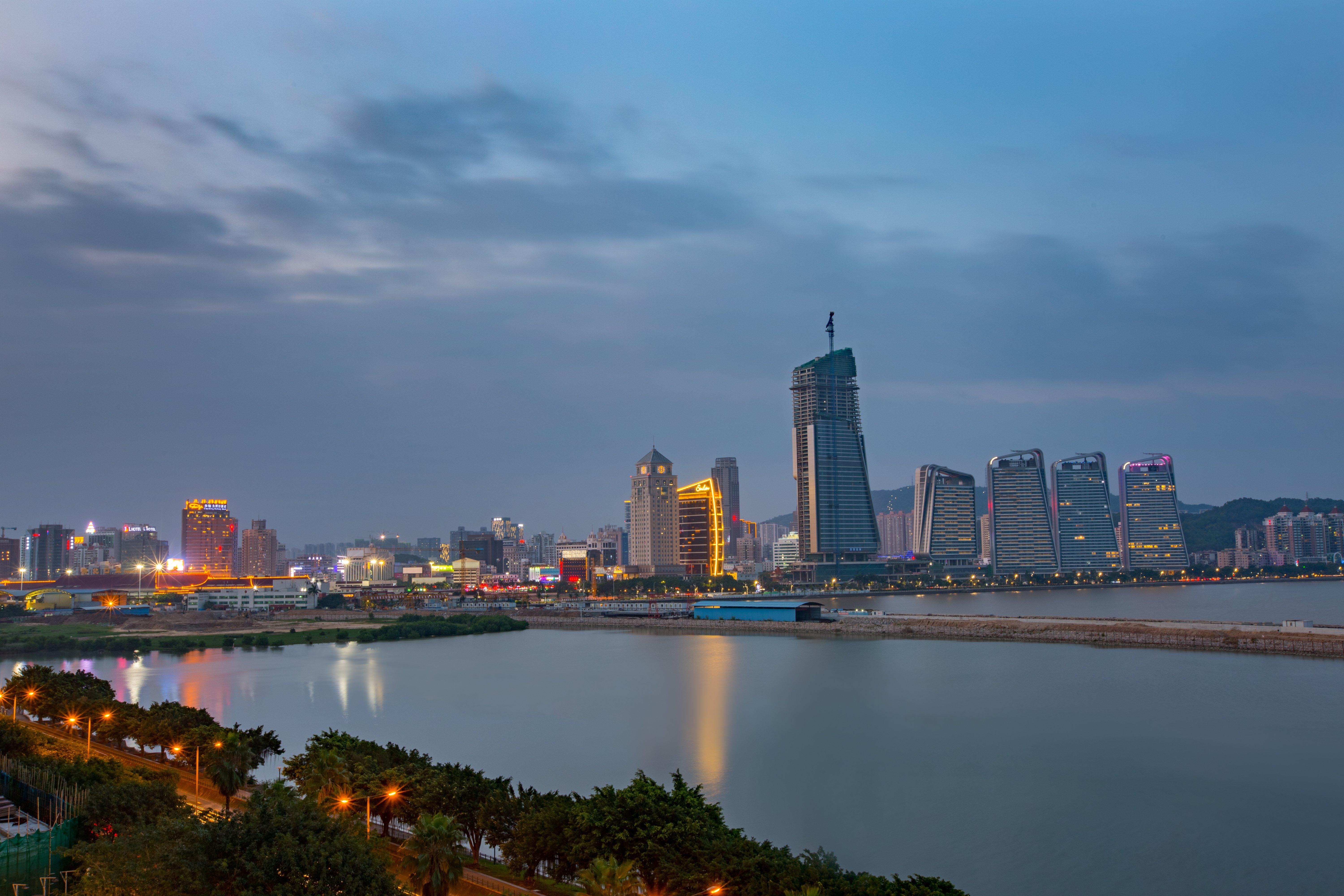 Hotel Crowne Plaza Macau By Ihg Exterior foto Nanhai skyline