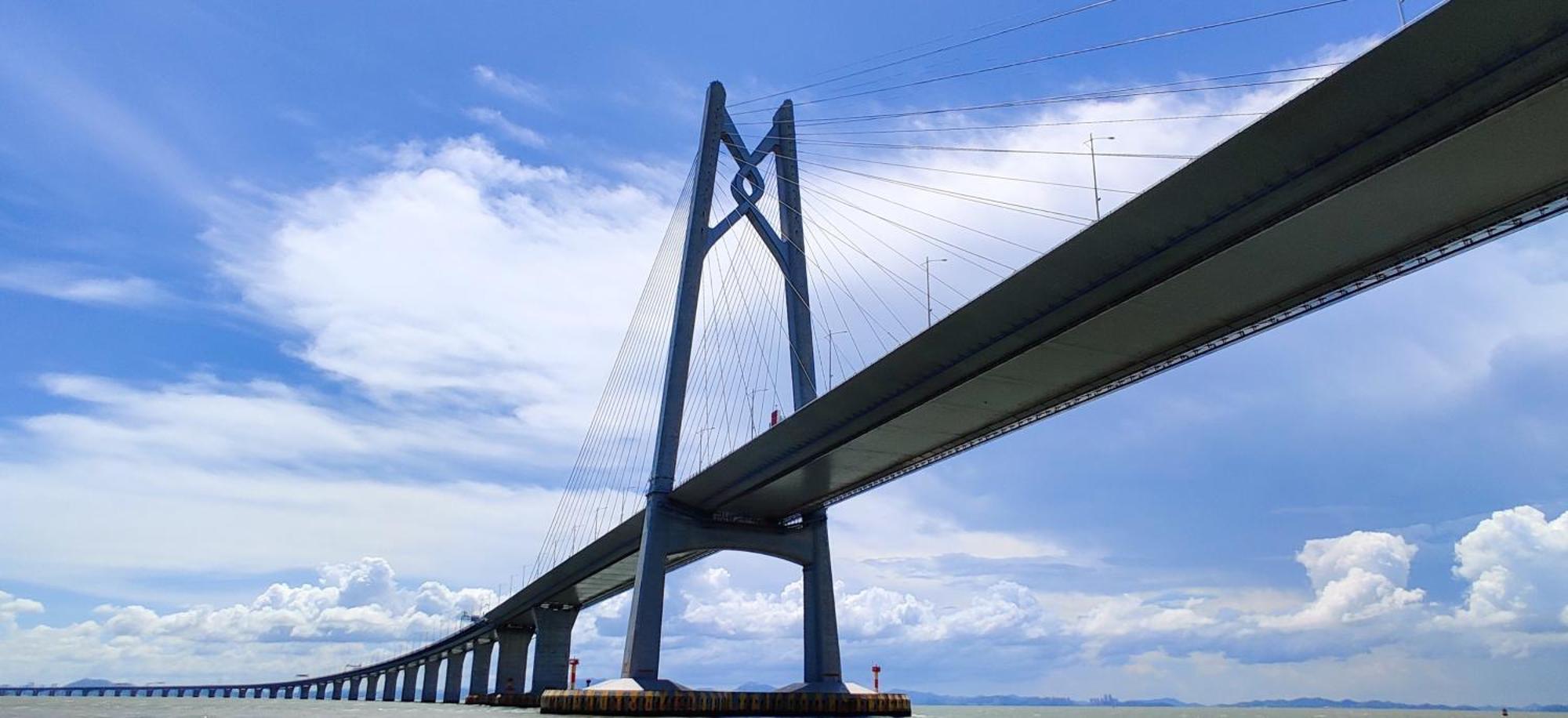 Hotel Crowne Plaza Macau By Ihg Exterior foto The Yangzhou Yangtze Bridge