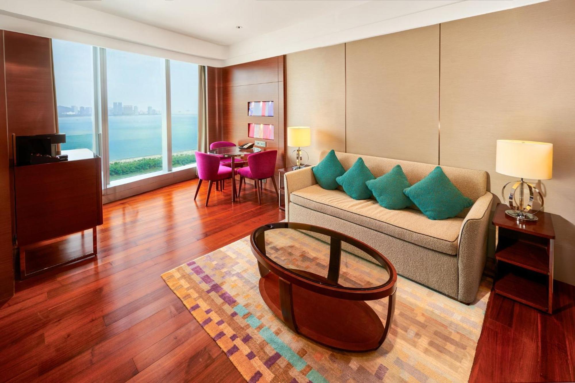 Hotel Crowne Plaza Macau By Ihg Exterior foto A suite at the hotel